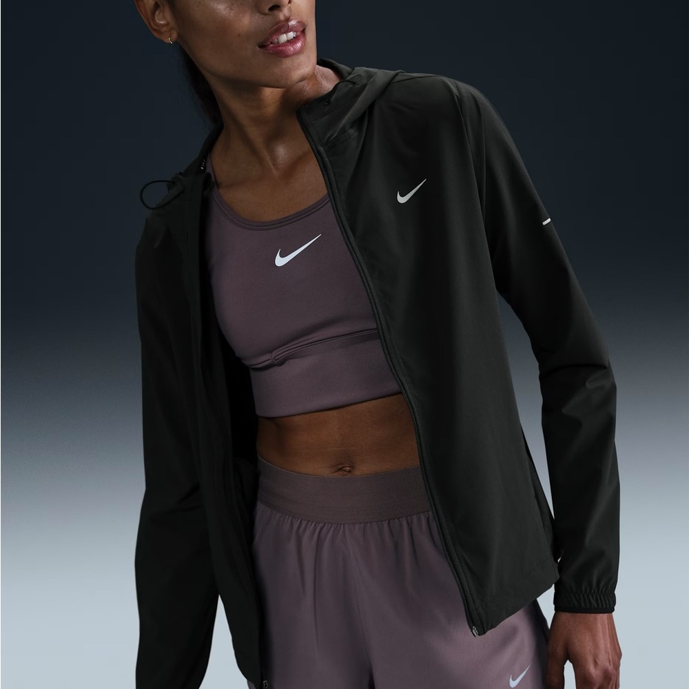 NWT Nike Swift
Women's Repel Packable Running Jacket Black XL